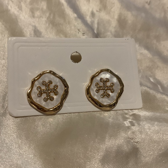 Earrings - Picture 6 of 9